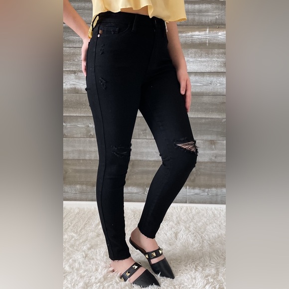 judy blue black skinny jeans heavy distressing raw hem JB88562REG BK - Picture 7 of 16